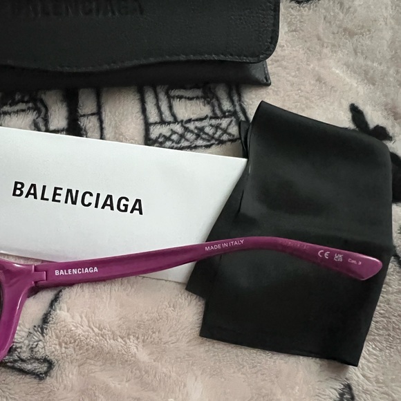 New BALENCIAGA Sunglasses - Picture 4 of 7